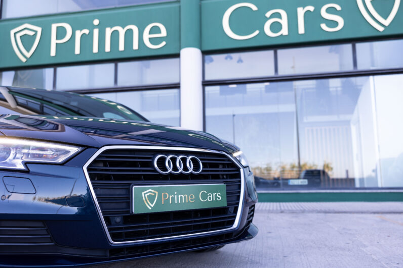 
								AUDI A3 SPORTBACK DESIGN 30 GTRON S TRONIC completo									