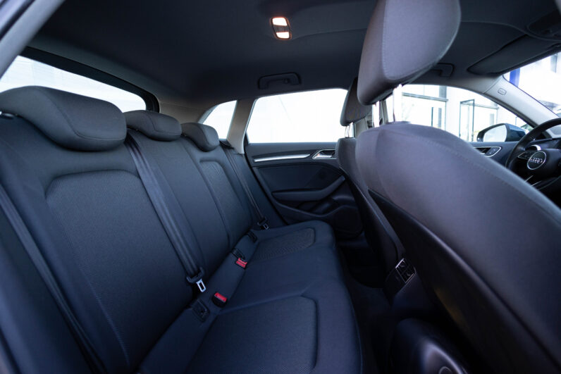 
								AUDI A3 SPORTBACK DESIGN 30 GTRON S TRONIC completo									