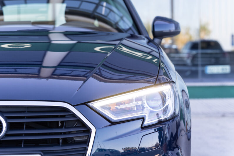 
								AUDI A3 SPORTBACK DESIGN 30 GTRON S TRONIC completo									