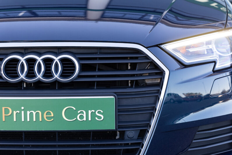 
								AUDI A3 SPORTBACK DESIGN 30 GTRON S TRONIC completo									