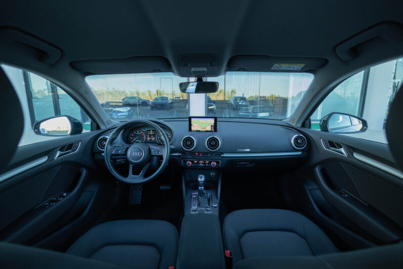 
								AUDI A3 SPORTBACK DESIGN 30 GTRON S TRONIC completo									