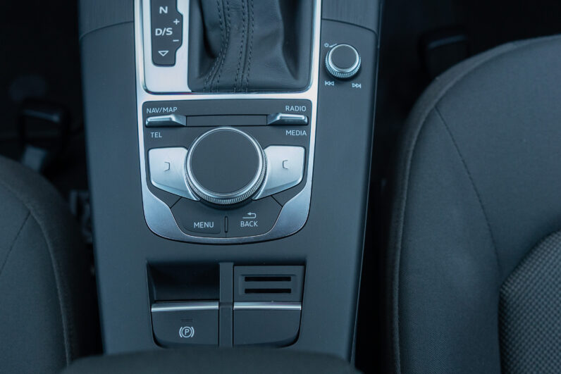 
								AUDI A3 SPORTBACK DESIGN 30 GTRON S TRONIC completo									