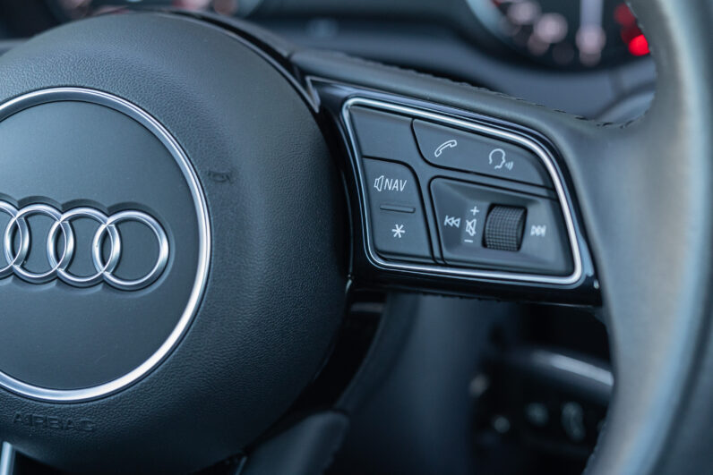 
								AUDI A3 SPORTBACK DESIGN 30 GTRON S TRONIC completo									