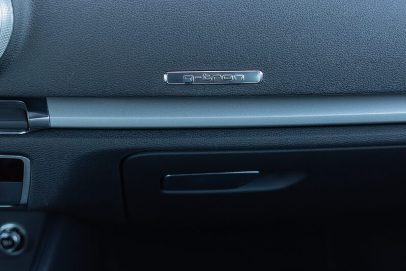 
								AUDI A3 SPORTBACK DESIGN 30 GTRON S TRONIC completo									