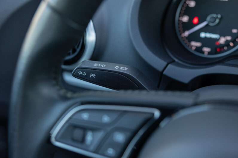 
								AUDI A3 SPORTBACK DESIGN 30 GTRON S TRONIC completo									