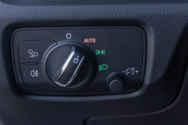 
								AUDI A3 SPORTBACK DESIGN 30 GTRON S TRONIC completo									