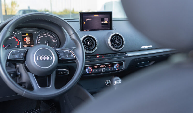 
								AUDI A3 SPORTBACK DESIGN 30 GTRON S TRONIC completo									