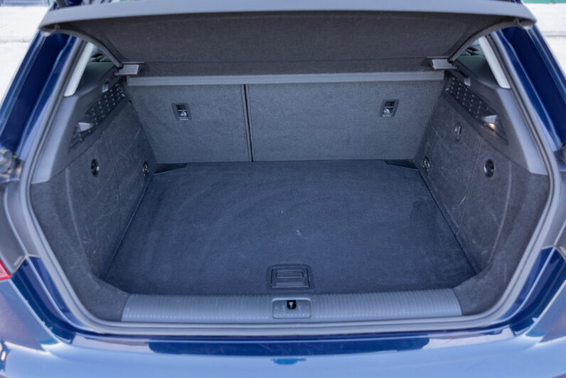 
								AUDI A3 SPORTBACK DESIGN 30 GTRON S TRONIC completo									