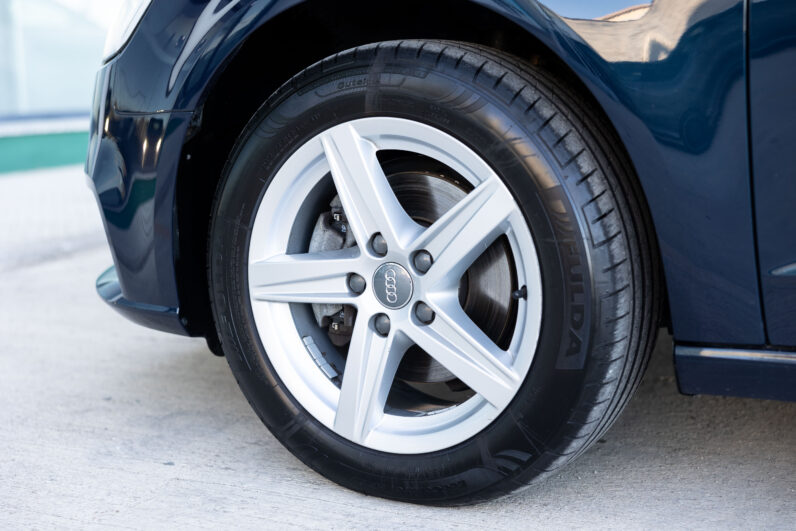 
								AUDI A3 SPORTBACK DESIGN 30 GTRON S TRONIC completo									