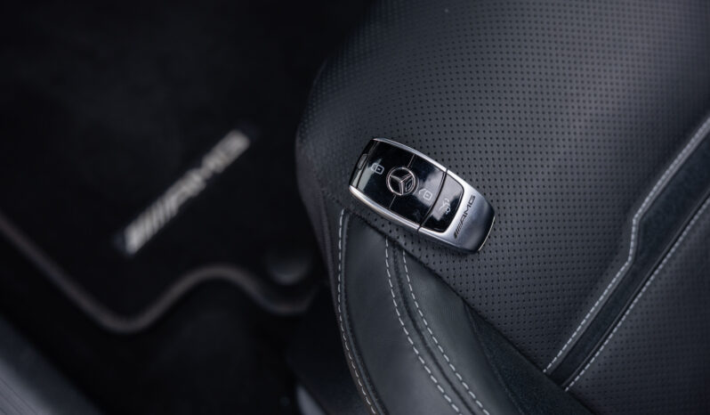 
								MERCEDES BENZ AMG GT 53+ 4 MATIC completo									