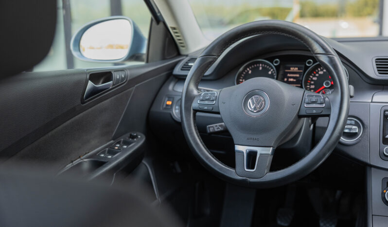 
								VOLKSWAGEN PASSAT 2.0 TDI completo									