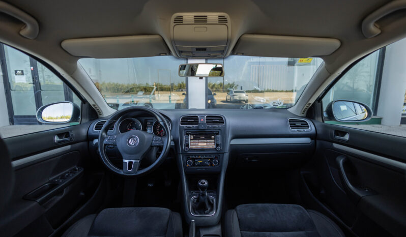 
								VOLKSWAGEN GOLF VARIANT completo									