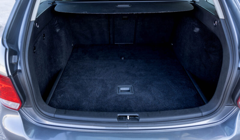 
								VOLKSWAGEN GOLF VARIANT completo									