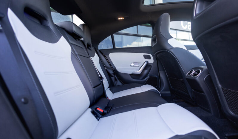 
								Mercedes Benz Cla 200 completo									