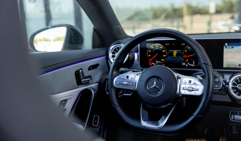 
								Mercedes Benz Cla 200 completo									