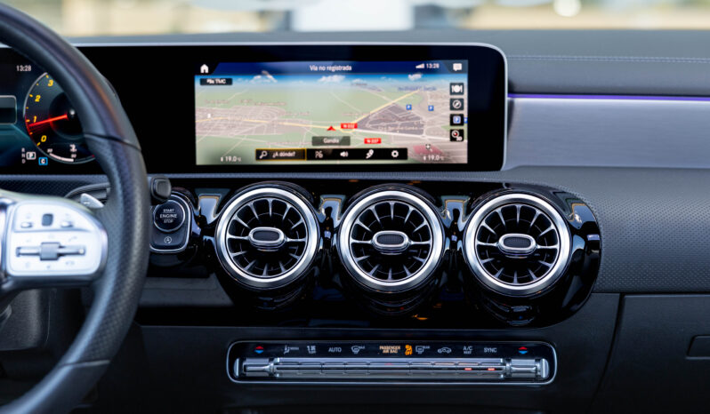 
								Mercedes Benz Cla 200 completo									