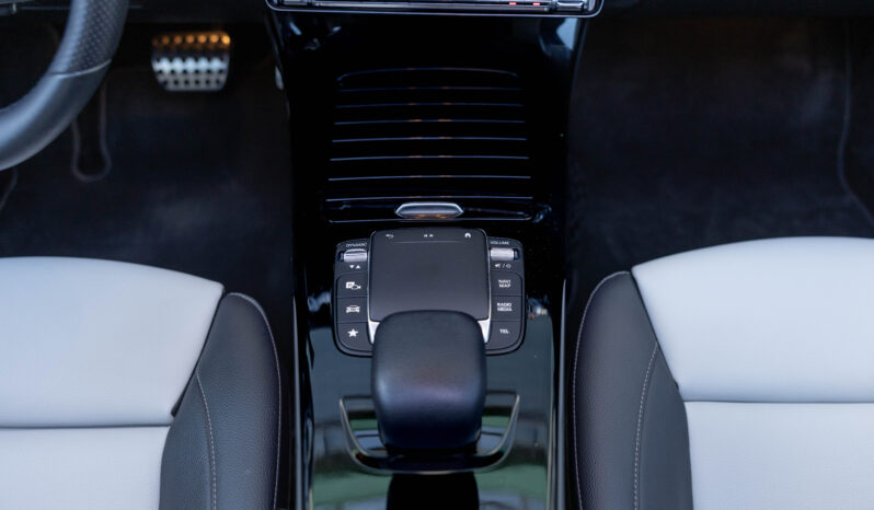 
								Mercedes Benz Cla 200 completo									