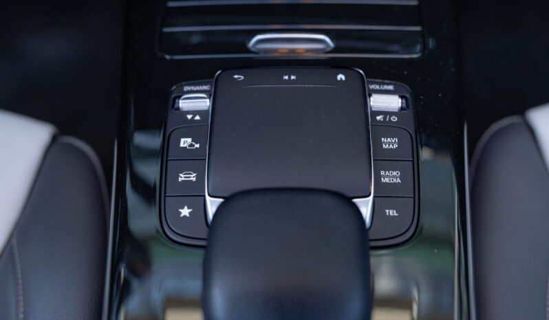 
								Mercedes Benz Cla 200 completo									