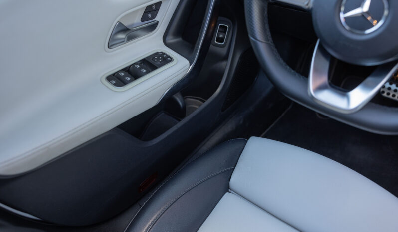 
								Mercedes Benz Cla 200 completo									