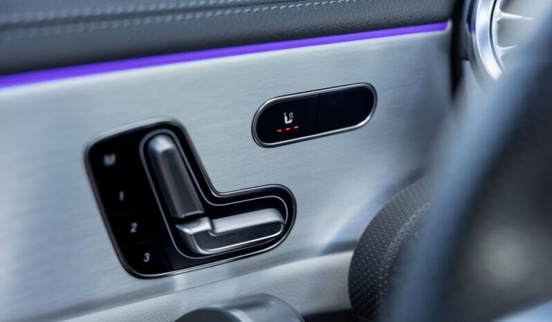 
								Mercedes Benz Cla 200 completo									