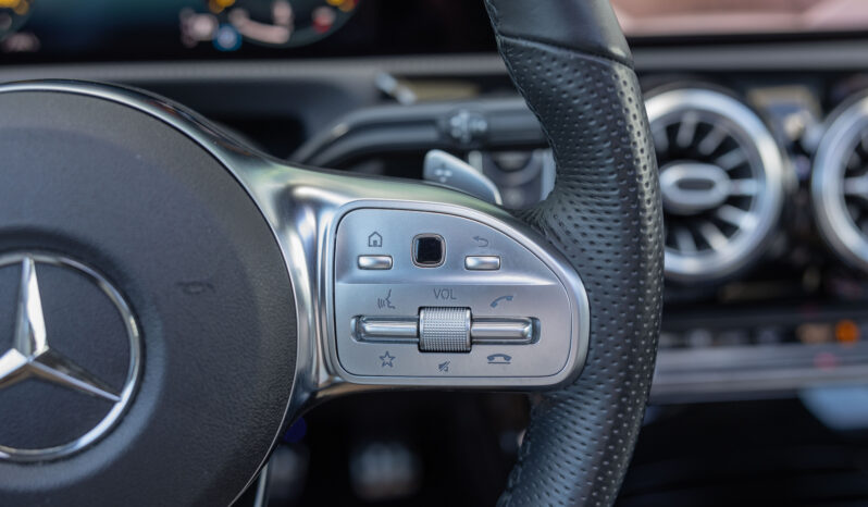 
								Mercedes Benz Cla 200 completo									