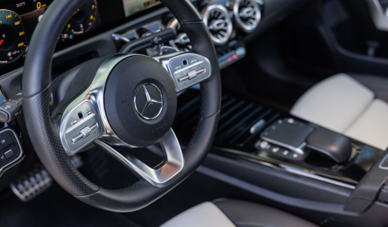 
								Mercedes Benz Cla 200 completo									