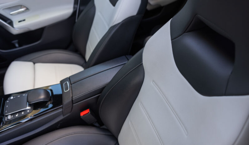 
								Mercedes Benz Cla 200 completo									