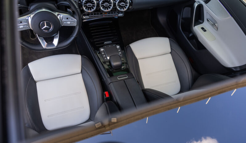 
								Mercedes Benz Cla 200 completo									