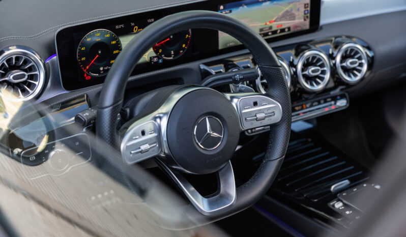 
								Mercedes Benz Cla 200 completo									