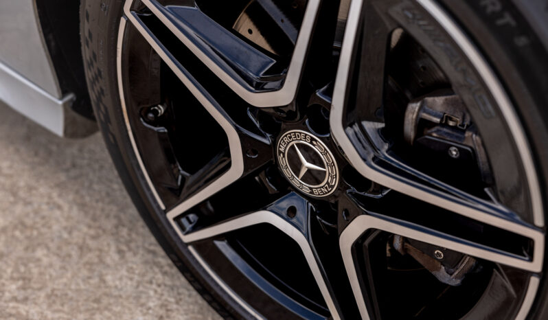 
								Mercedes Benz Cla 200 completo									