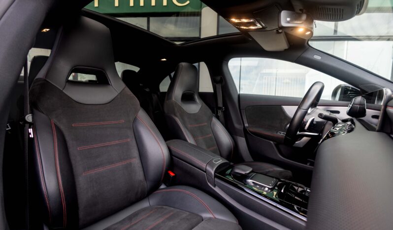 
								Mercedes Benz Cla 200 completo									