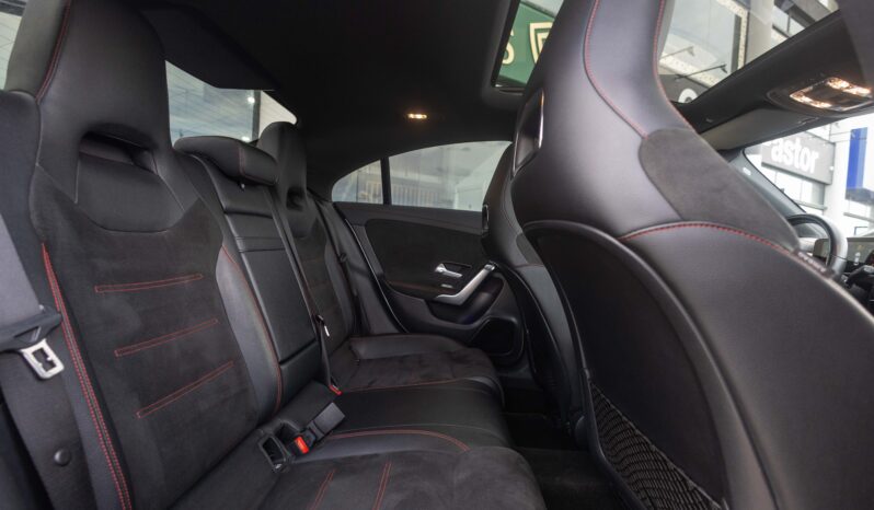 
								Mercedes Benz Cla 200 completo									