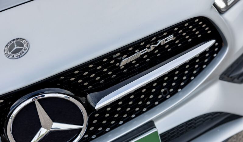 
								Mercedes Benz Cla 200 completo									