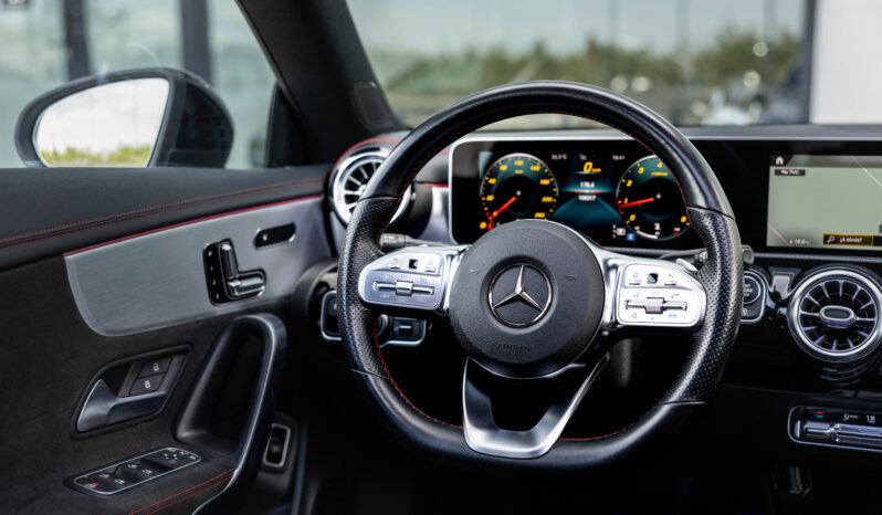 
								Mercedes Benz Cla 200 completo									