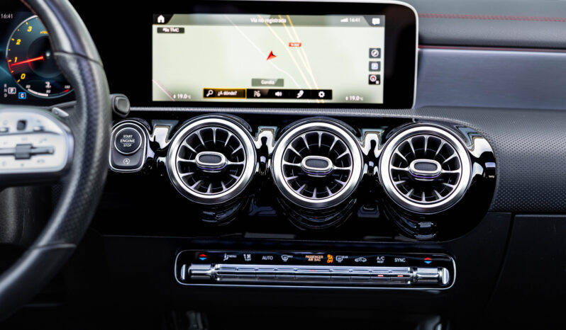 
								Mercedes Benz Cla 200 completo									