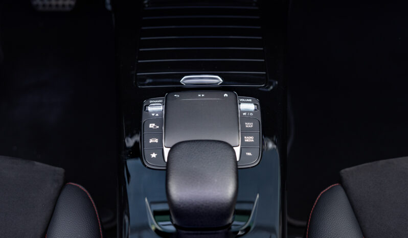 
								Mercedes Benz Cla 200 completo									