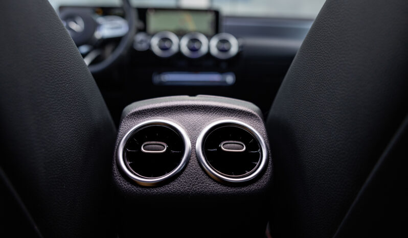 
								Mercedes Benz Cla 200 completo									