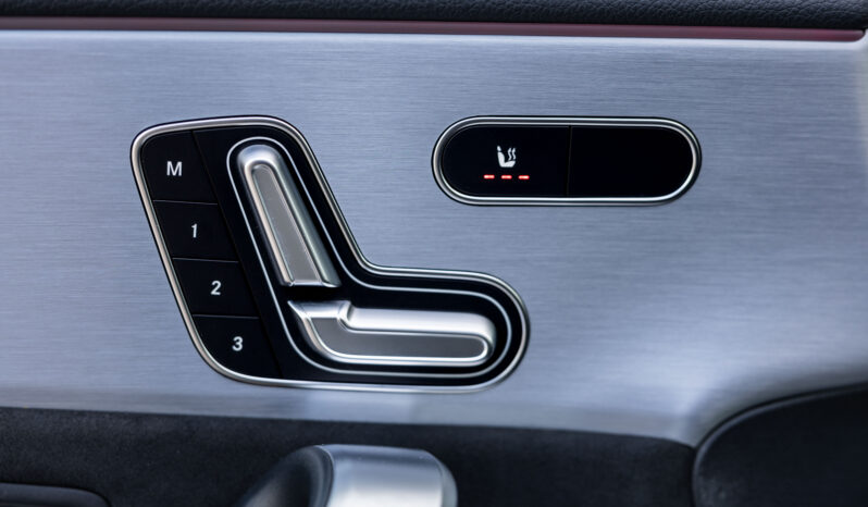 
								Mercedes Benz Cla 200 completo									