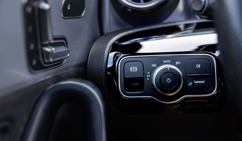 
								Mercedes Benz Cla 200 completo									