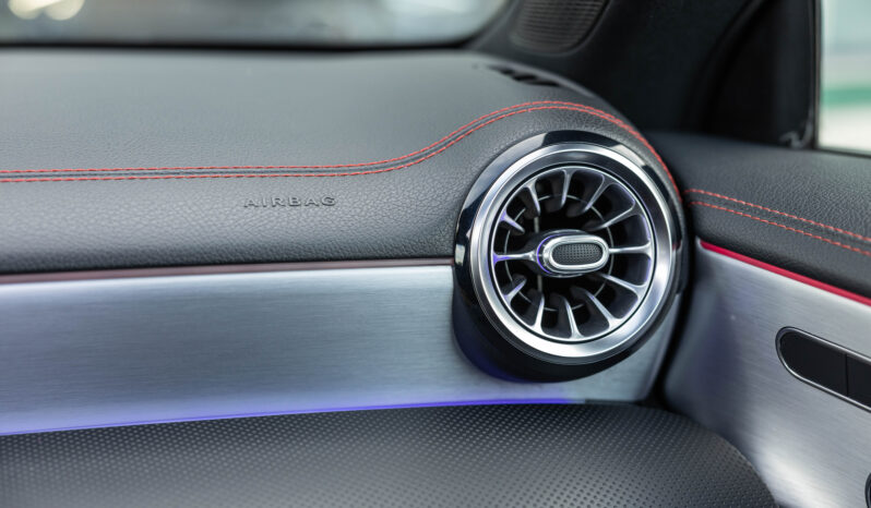 
								Mercedes Benz Cla 200 completo									