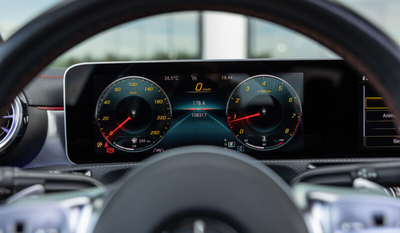 
								Mercedes Benz Cla 200 completo									