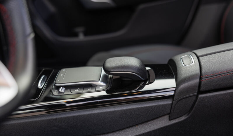 
								Mercedes Benz Cla 200 completo									