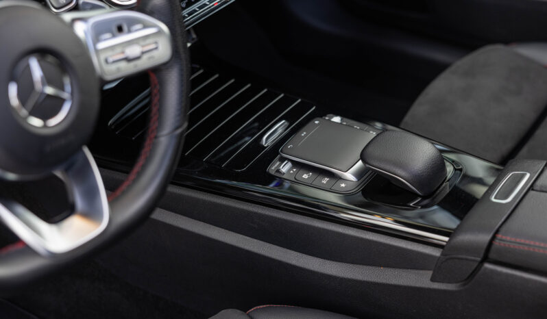 
								Mercedes Benz Cla 200 completo									