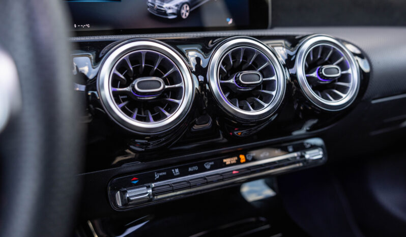 
								Mercedes  Benz A 250e completo									